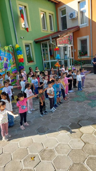 Всяко утро е по- хубаво, когато започва с движение, приятели и добро настроение! Заредихме деня с енергия и усмивки! - Изображение 3